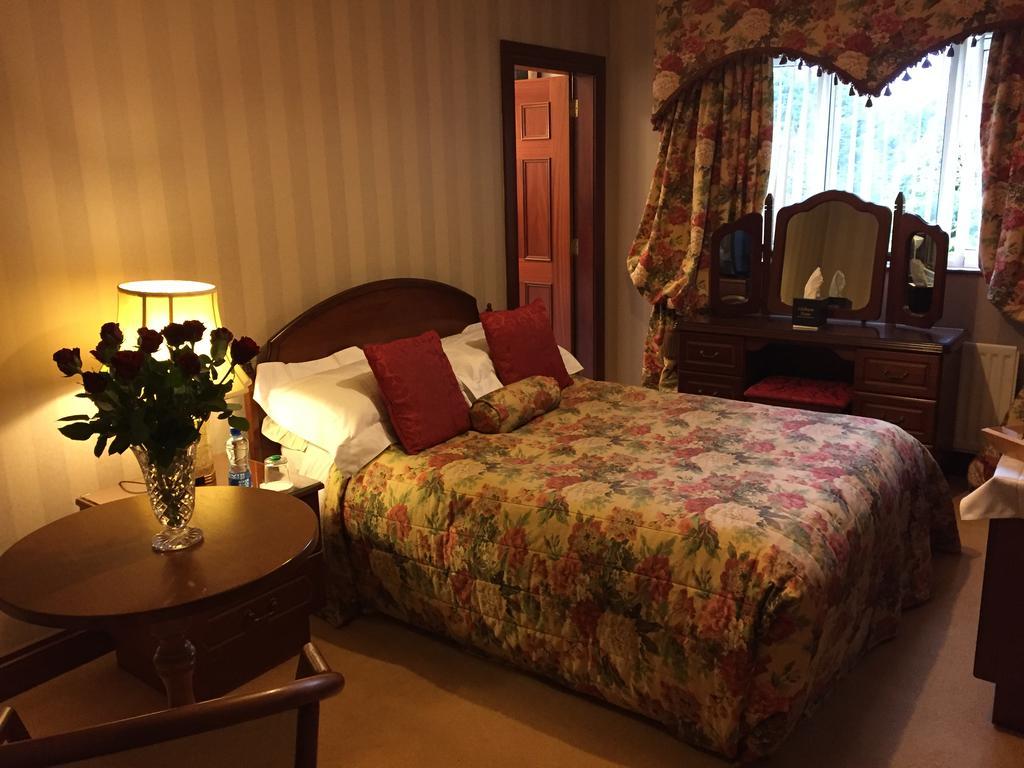 Caldhame House Hotel Crumlin  ภายนอก รูปภาพ