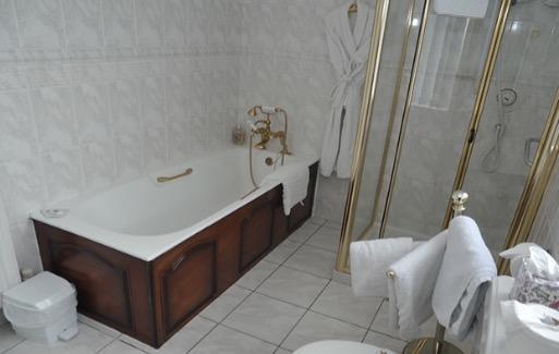Caldhame House Hotel Crumlin  ภายนอก รูปภาพ