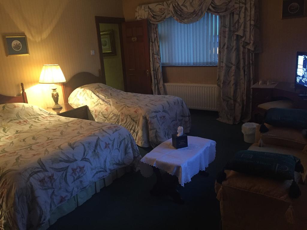 Caldhame House Hotel Crumlin  ภายนอก รูปภาพ